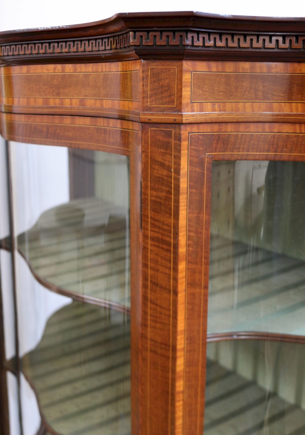 Edwardian Mahogany Serpentine Satinwood Banded Display Cabinet View VII