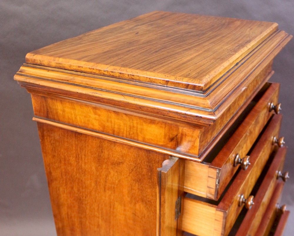 Fine Quality Victorian Figured Walnut 8 Drawer Wellington Chest View VI
