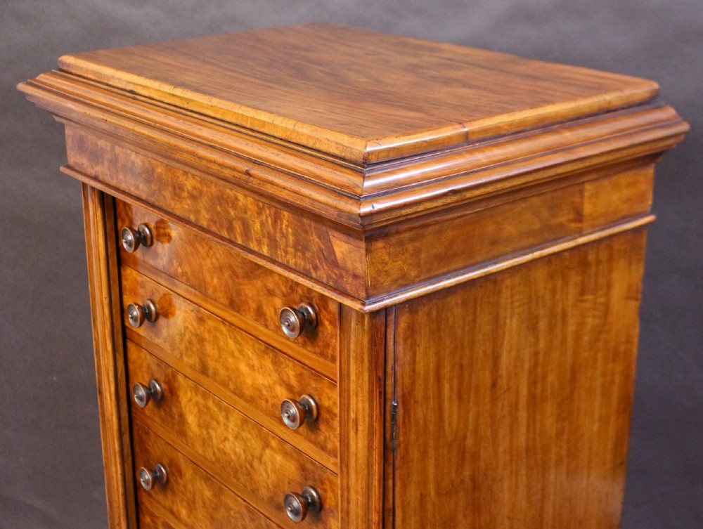 Fine Quality Victorian Figured Walnut 8 Drawer Wellington Chest View IX