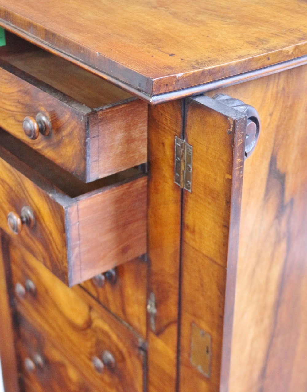 Victorian Figured Walnut 6 Drawer Wellington Chest View VII