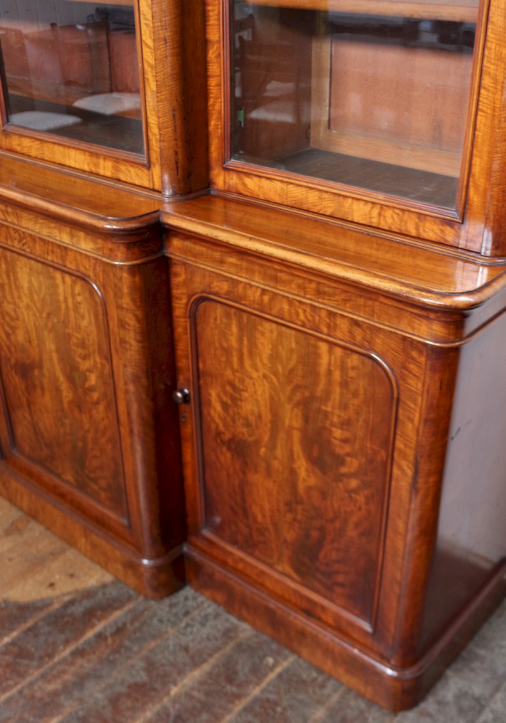 Good Quality Victorian Mahogany 4 Door Breakfront Bookcase View IX