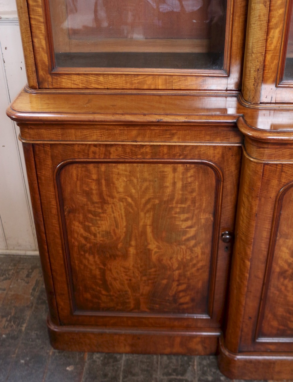 Good Quality Victorian Mahogany 4 Door Breakfront Bookcase View X
