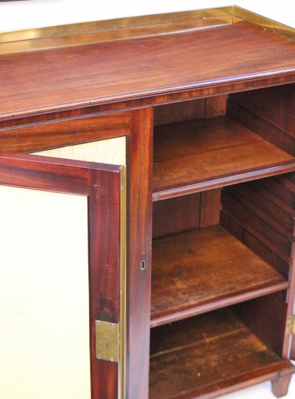 Fine Pair of Regency Mahogany 2 Door Side Cabinets View XI