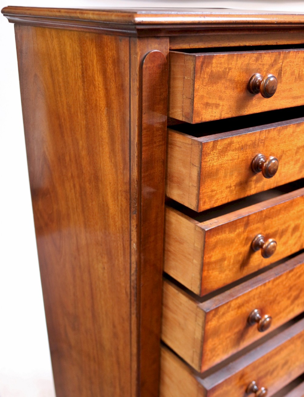 Victorian Mahogany 8 Drawer Wellington Chest View VII