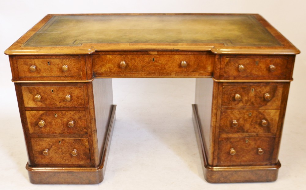 Good Quality Victorian Figured Walnut 3 Part 9 Drawer Kneehole Desk
