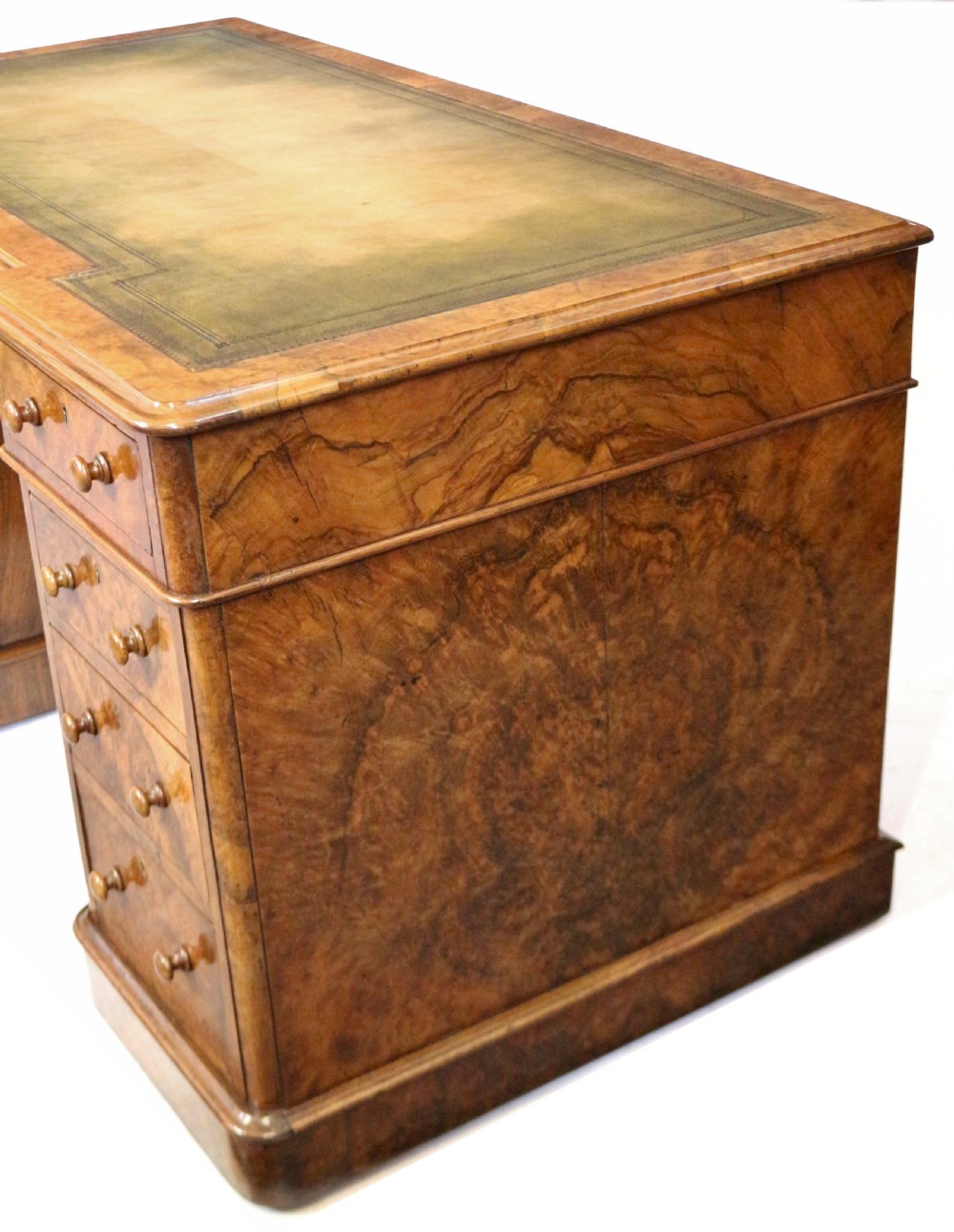 Good Quality Victorian Figured Walnut 3 Part 9 Drawer Kneehole Desk View VII