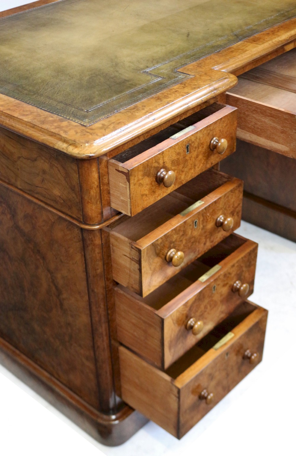 Good Quality Victorian Figured Walnut 3 Part 9 Drawer Kneehole Desk View XI