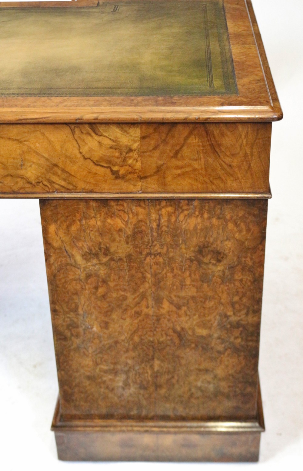 Good Quality Victorian Figured Walnut 3 Part 9 Drawer Kneehole Desk View XII