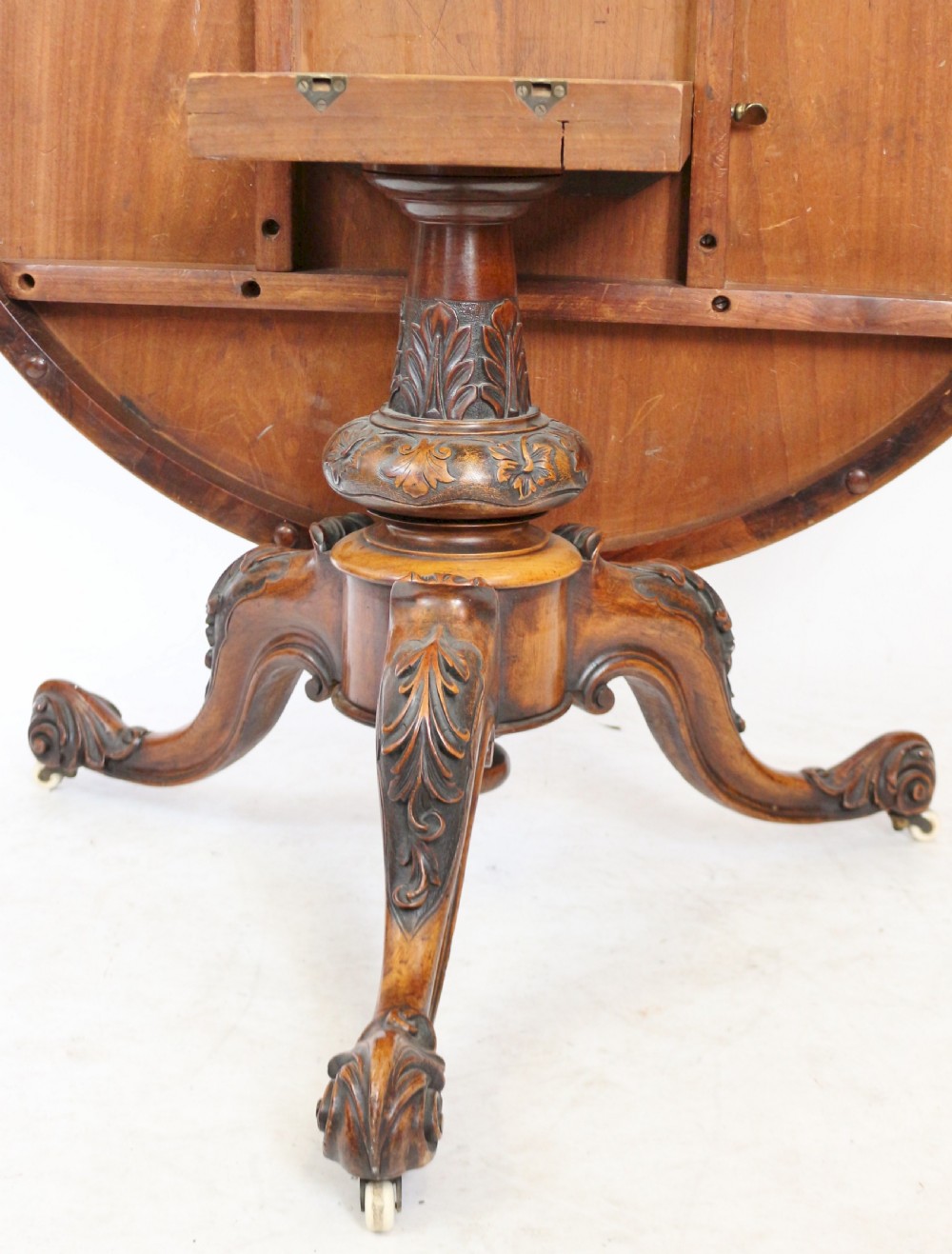 Victorian Figured Walnut Round Tilt Top Centre Table View VII