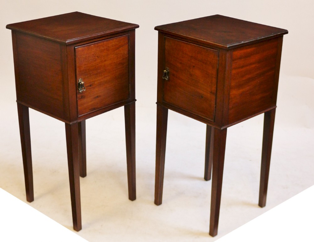 Edwardian 'Georgian Style' Pair of Mahogany Bedside Cupboards View V