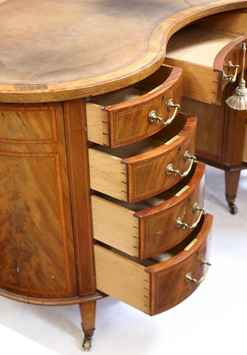 Edwardian Inlaid Figured Mahogany Kidney Shaped Desk View VIII