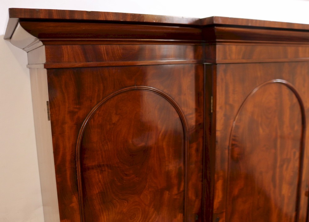 William 1V Figured Mahogany 4 Door Breakfront Wardrobe View XII