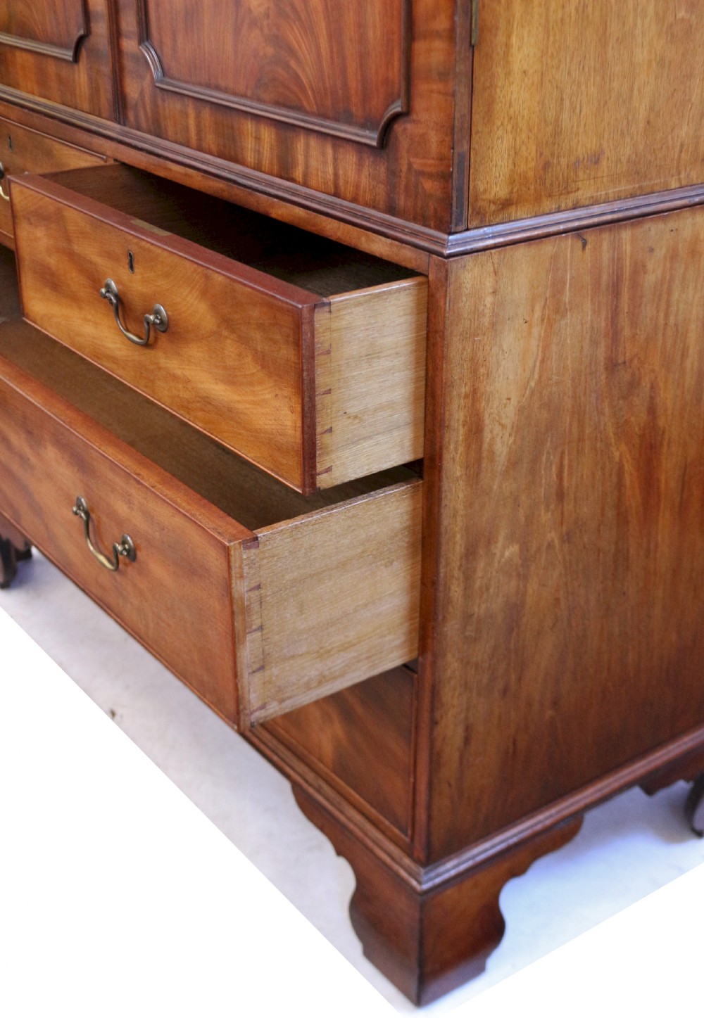 A Fine George 111 Figured Mahogany Linen Press with Sliding Trays View IX