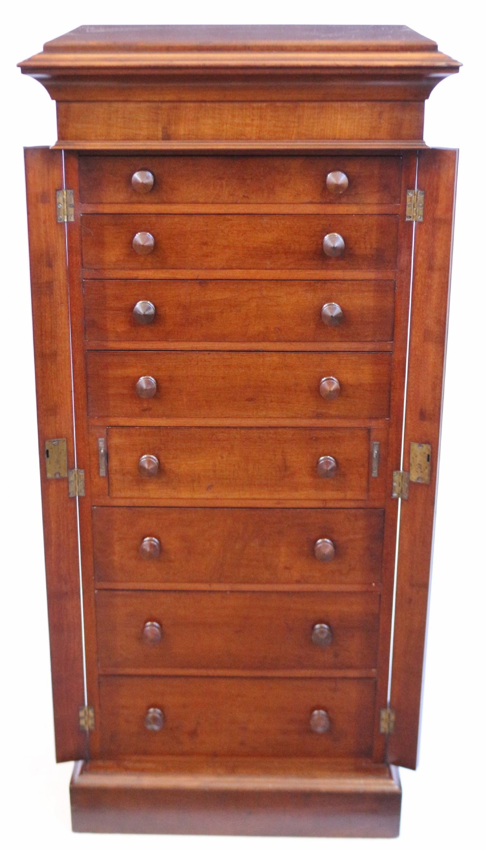 Fine Quality Victorian Mahogany 8 Drawer Wellington Chest View II