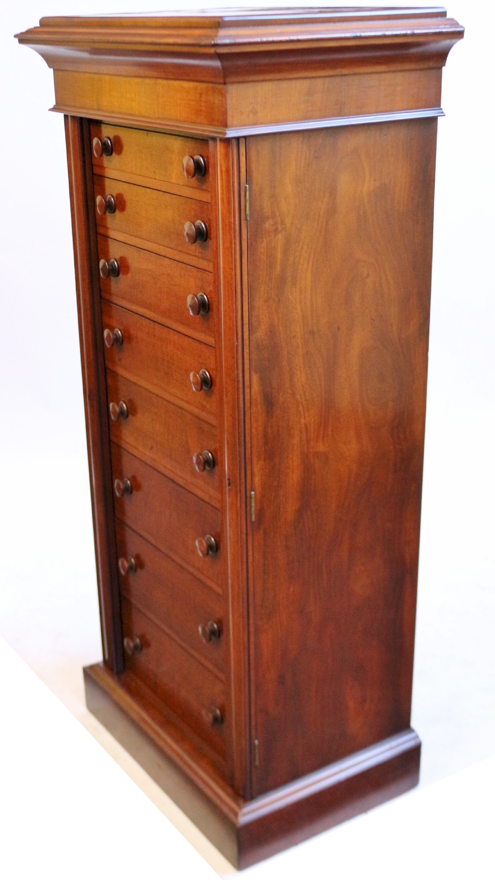 Fine Quality Victorian Mahogany 8 Drawer Wellington Chest View IV