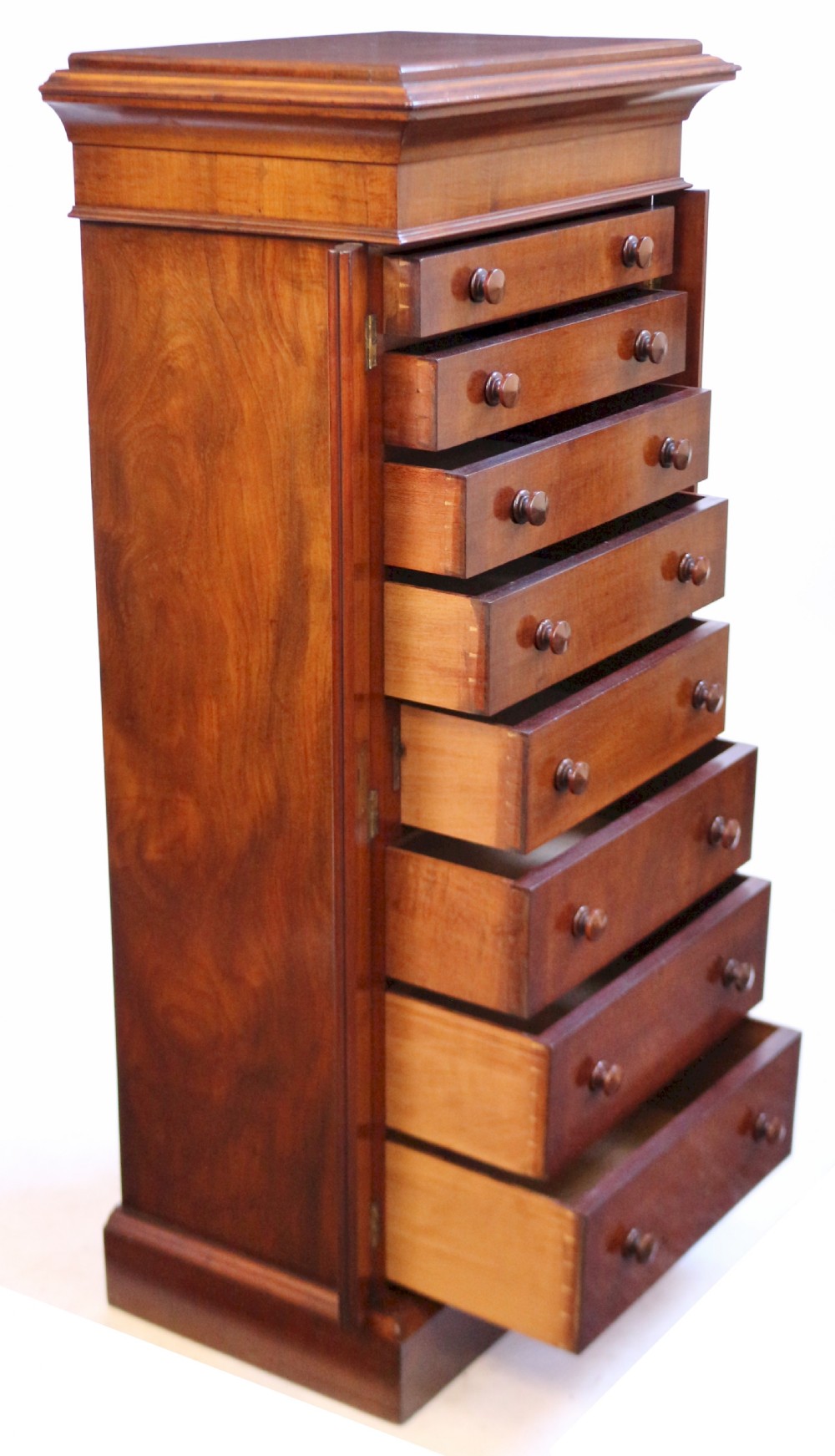 Fine Quality Victorian Mahogany 8 Drawer Wellington Chest View V