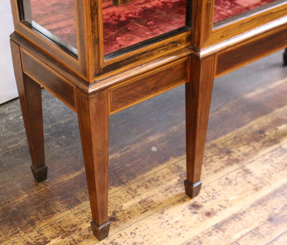 Fine Quality Late 19c Rosewood and Satinwood Breakfront Display Cabinet View XI