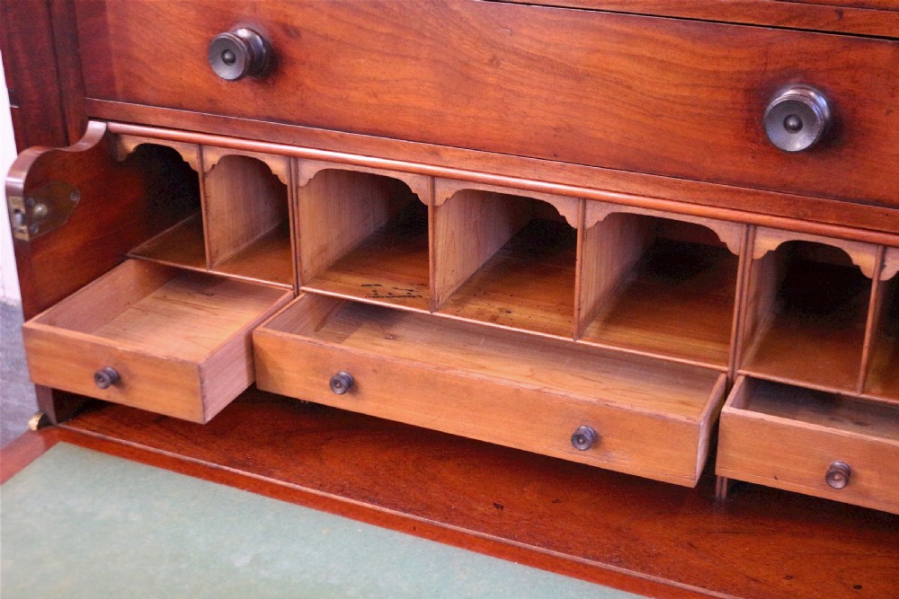 Fine Quality Early Victorian Mahogany 7 Drawer Secretaire Wellington Chest View IV