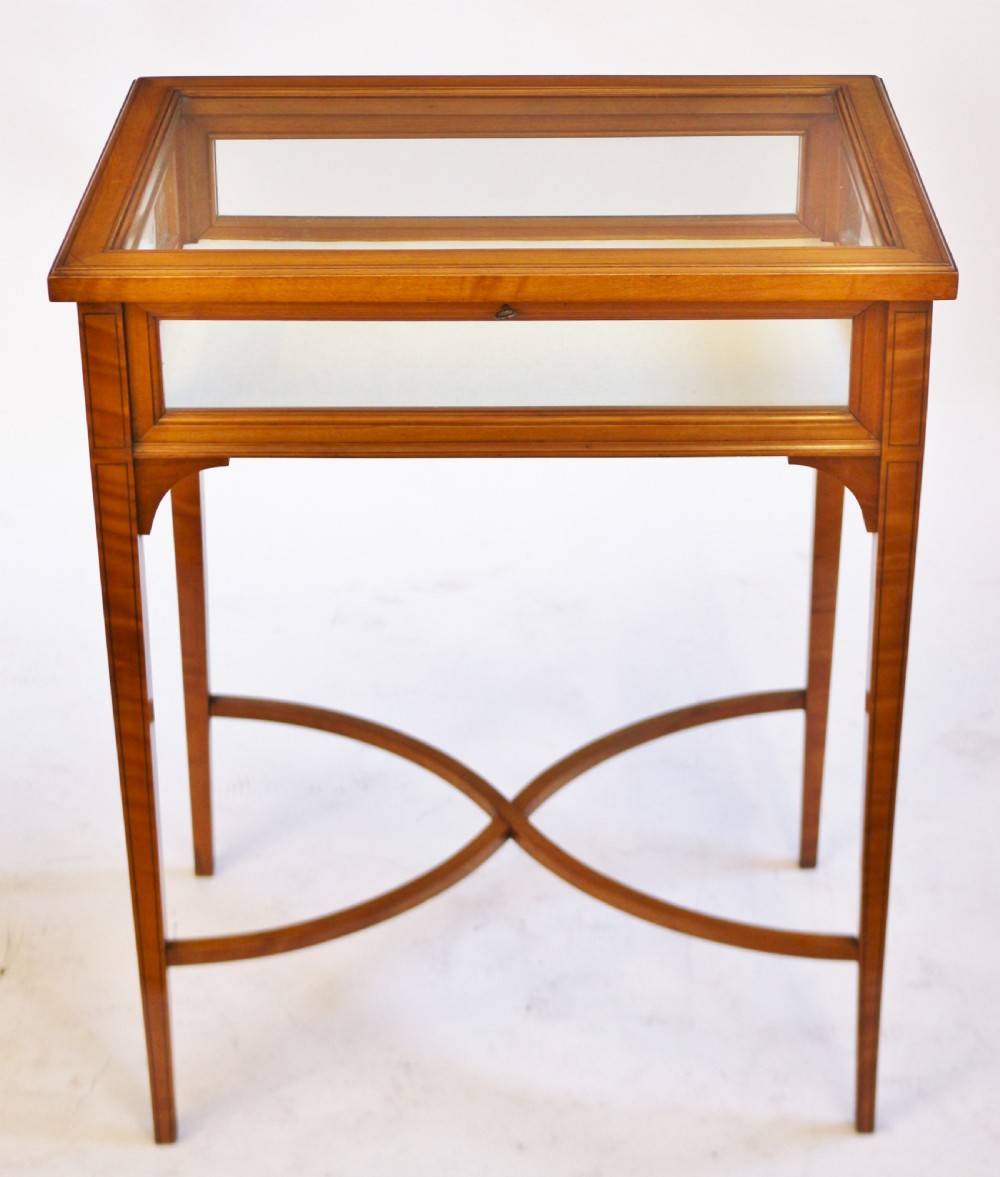 Fine Quality Edwardian Satinwood Bijouterie Table View II