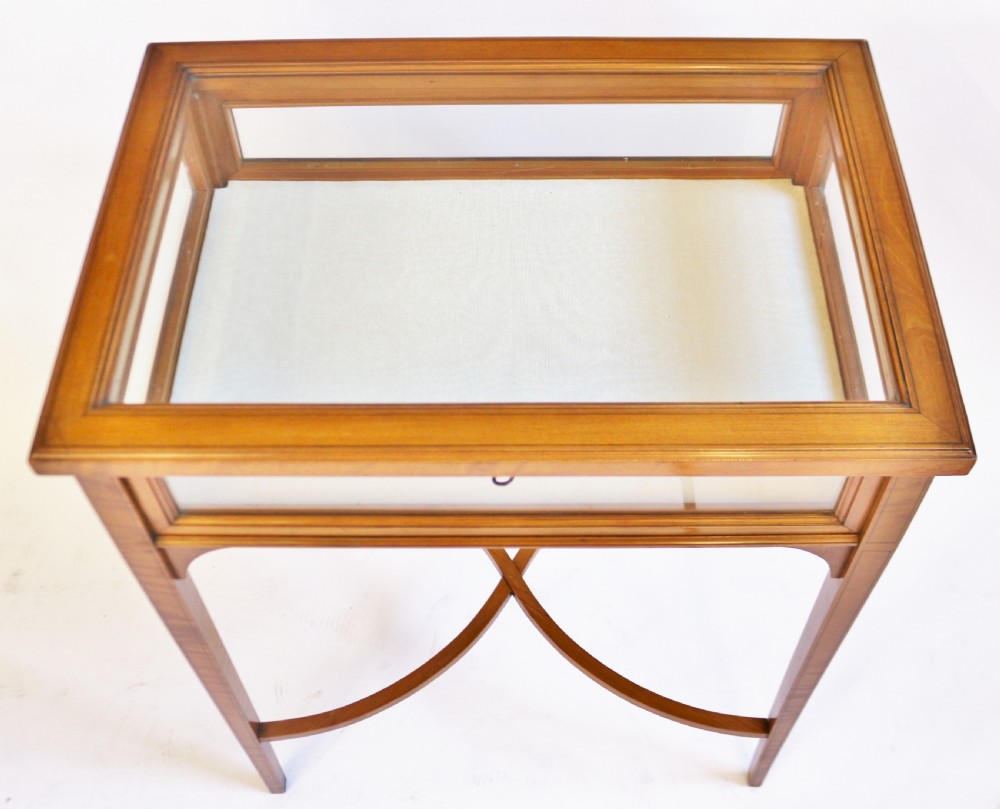 Fine Quality Edwardian Satinwood Bijouterie Table View III