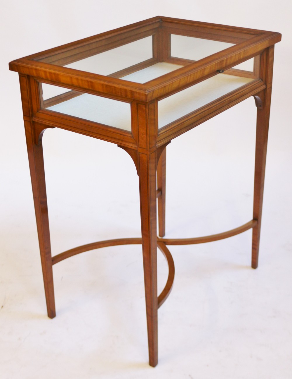 Fine Quality Edwardian Satinwood Bijouterie Table View V