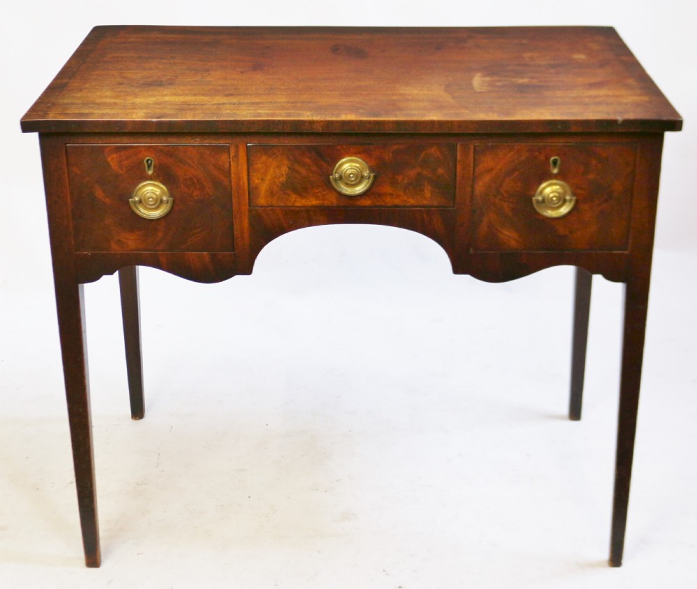 George 111 Mahogany 3 Drawer Kneehole Side Table