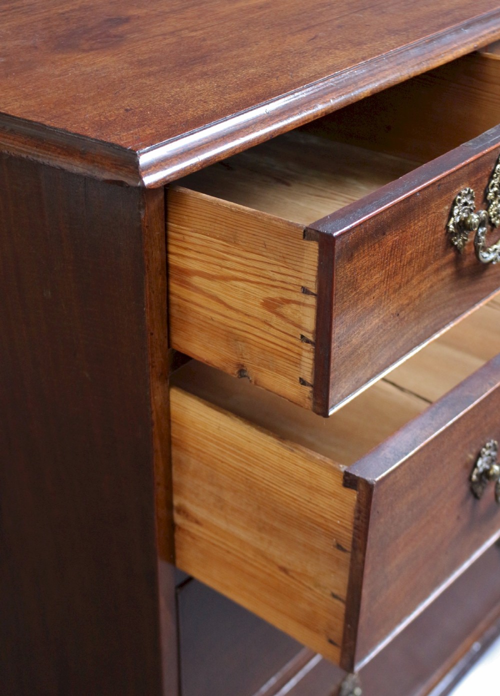 Fine George 111 Mahogany 5 Drawer Chest  View VII