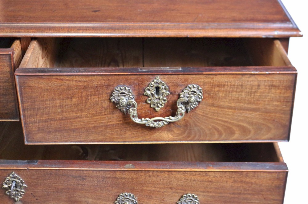 Fine George 111 Mahogany 5 Drawer Chest  View VIII