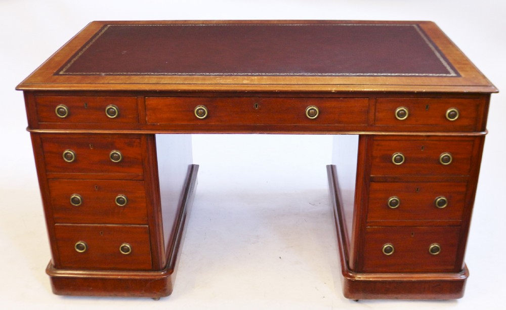 Victorian Mahogany 3 Part 9 Drawer Kneehole Desk