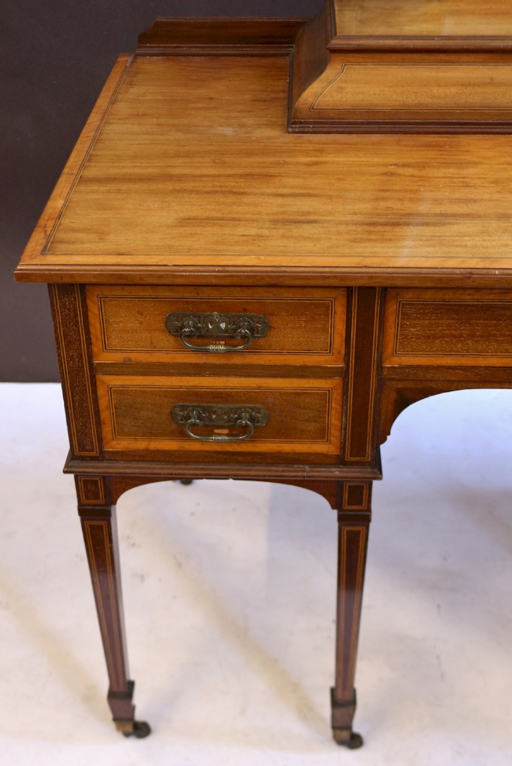 A Fine Quality Mahogany Satinwood Banded Edwardian Dressing Table View III