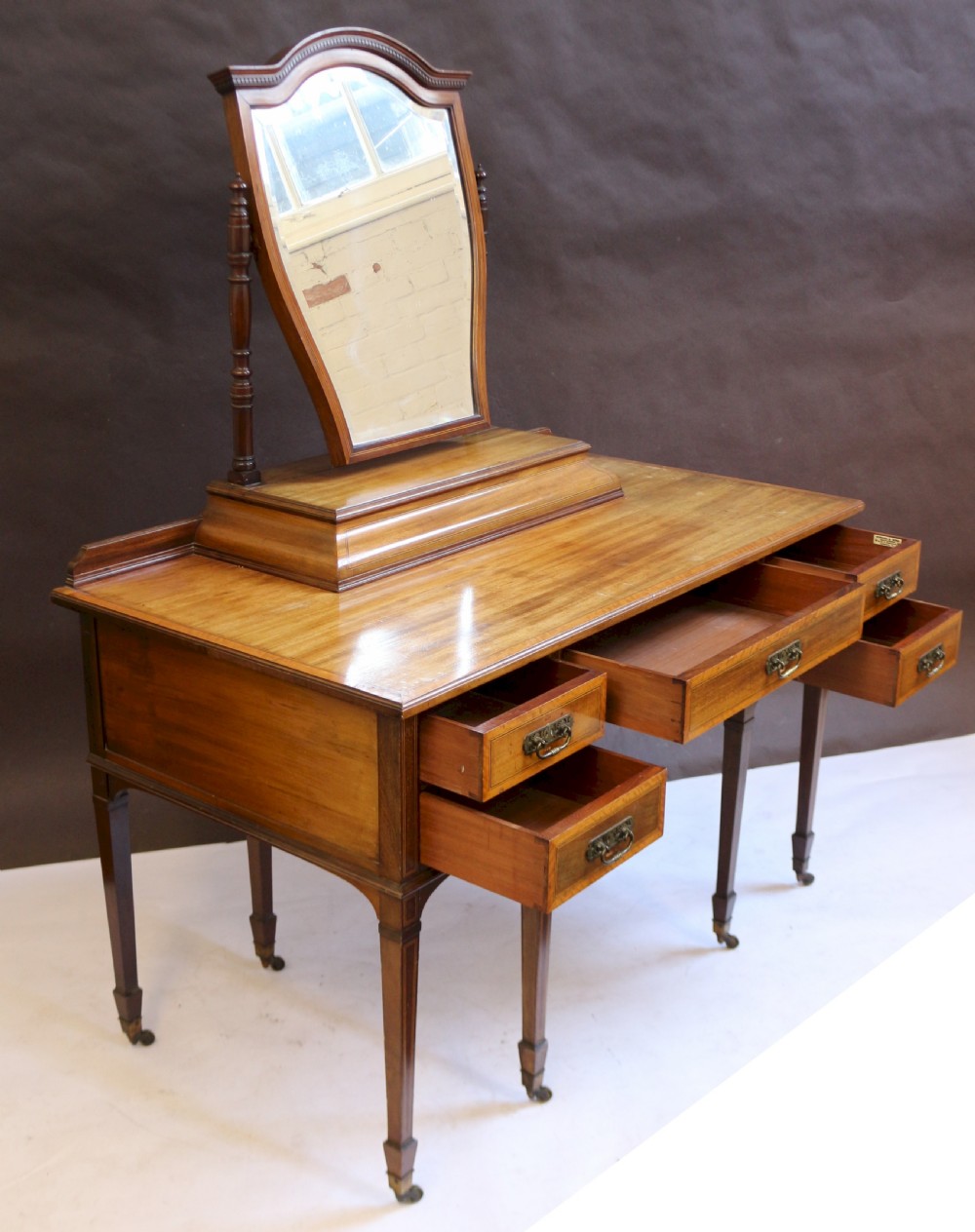 A Fine Quality Mahogany Satinwood Banded Edwardian Dressing Table View V