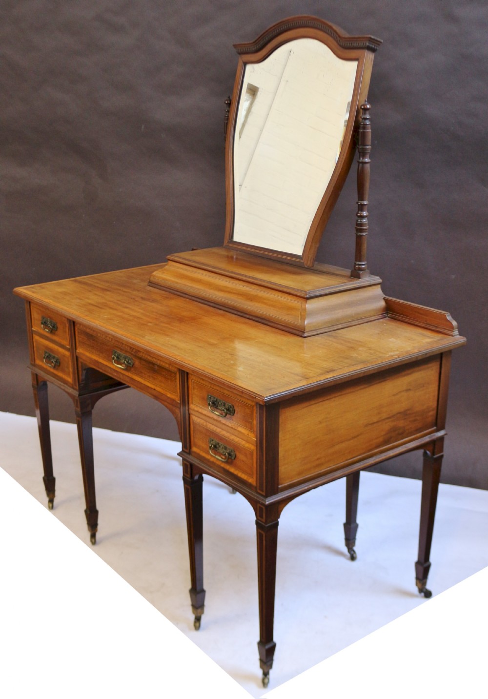 A Fine Quality Mahogany Satinwood Banded Edwardian Dressing Table View VIII