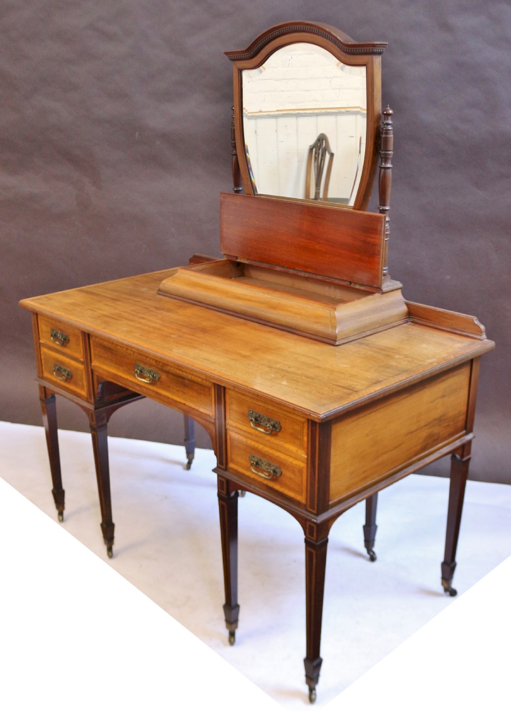 A Fine Quality Mahogany Satinwood Banded Edwardian Dressing Table View IX