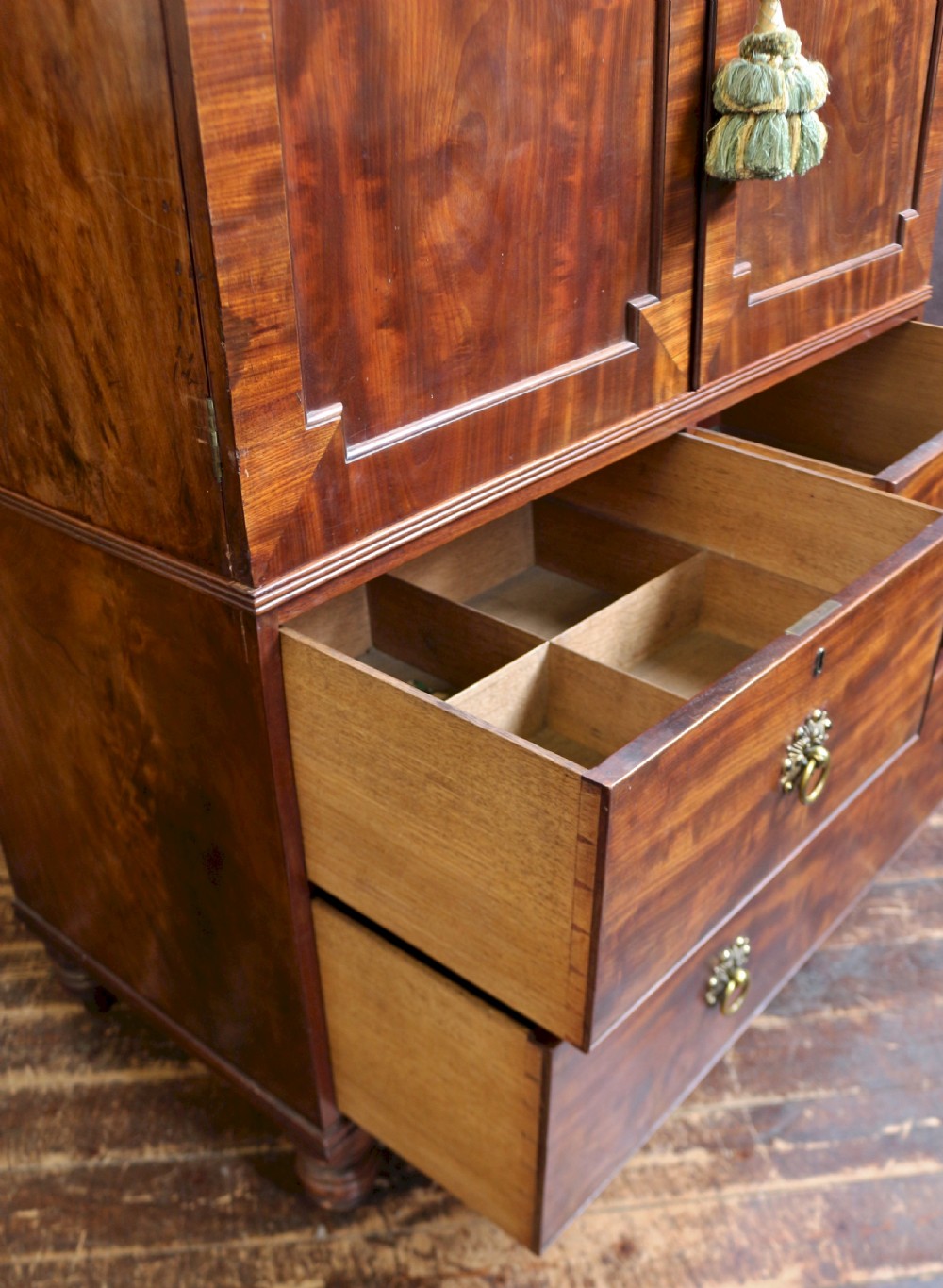 George 1V Mahogany Linen Press with 4 Internal Slides View VI