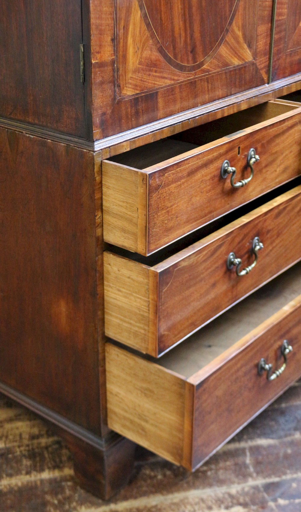 George 111 Mahogany Inlaid Linen Press with Sliding Trays View VI