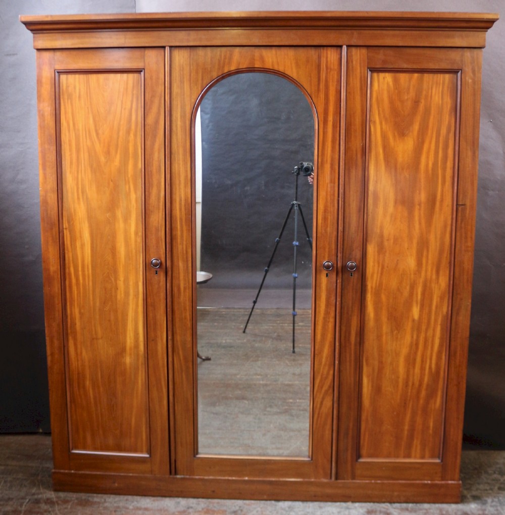 Fine Quality Victorian Mahogany 3 Door Wardrobe