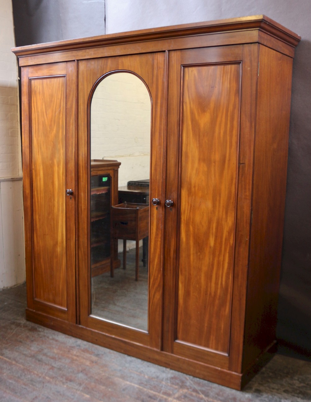 Fine Quality Victorian Mahogany 3 Door Wardrobe View III