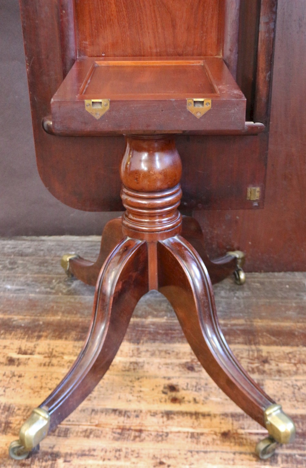 Fine Quality George 1V Mahogany 2 Pillar Dining Table View X