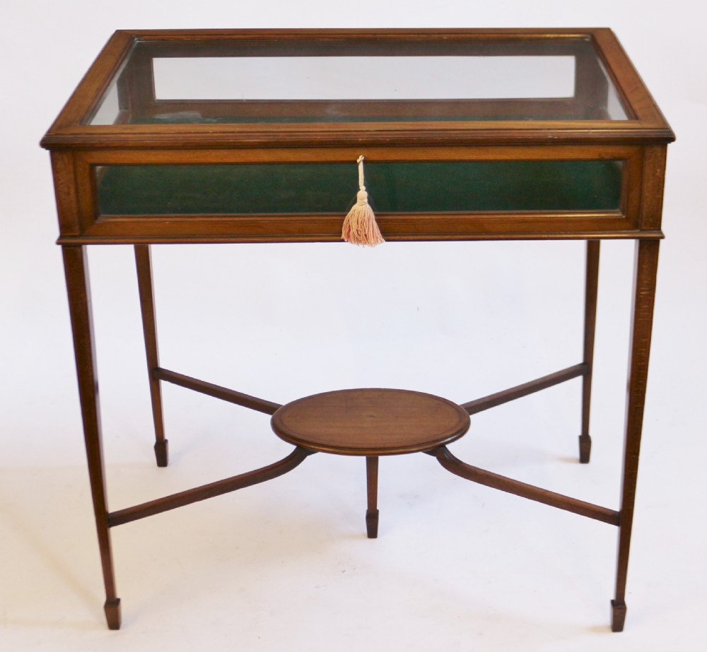 Edwardian Mahogany Line Inlaid Bijouterie Table
