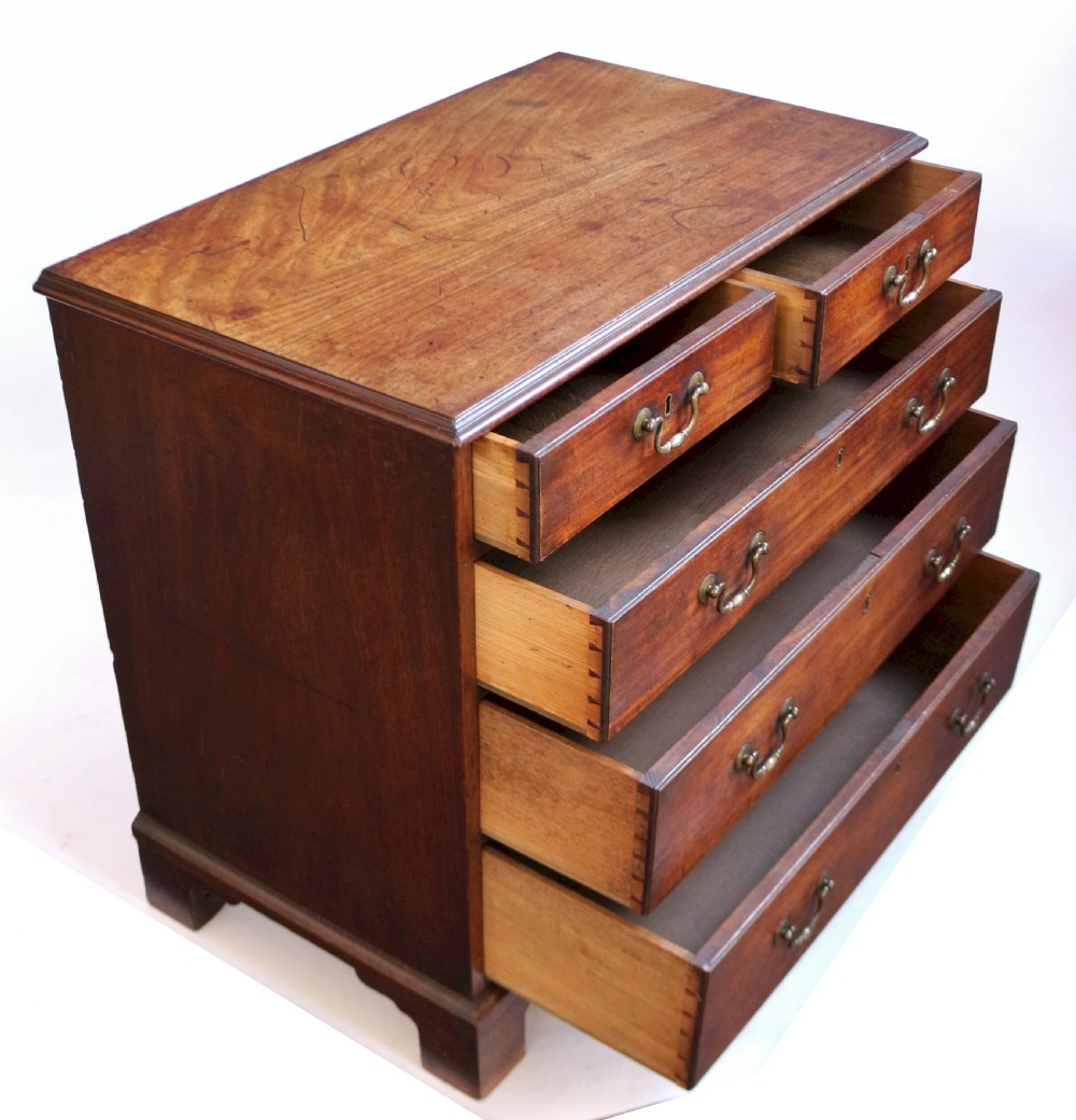 Fine George 111 Mahogany Small 5 Drawer Chest View IV