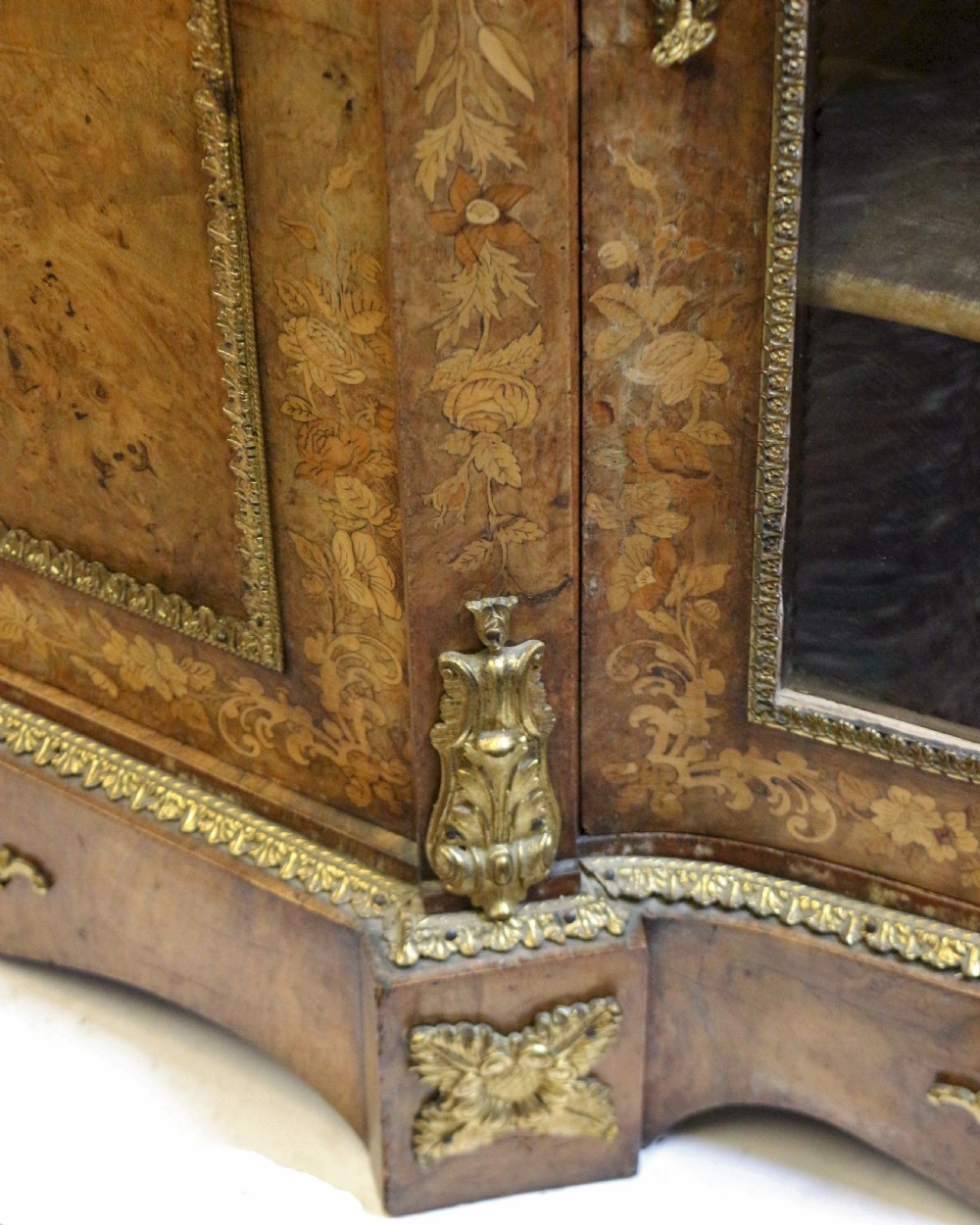 Fine Figured Walnut & Marquetry Serpentine Ormolu Mounted Credenza View X