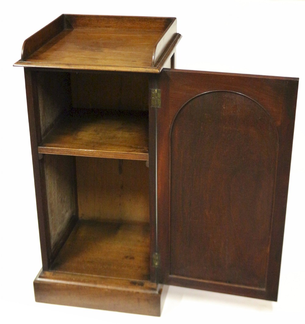 Early 19C Mahogany Square Bedside Cupboard View III