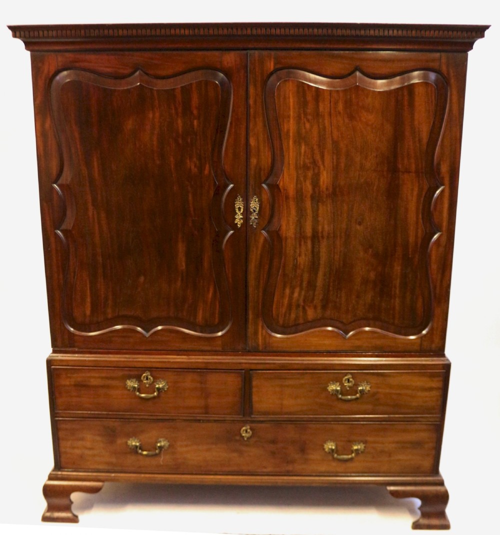 Fine Early George III Mahogany Linen Press