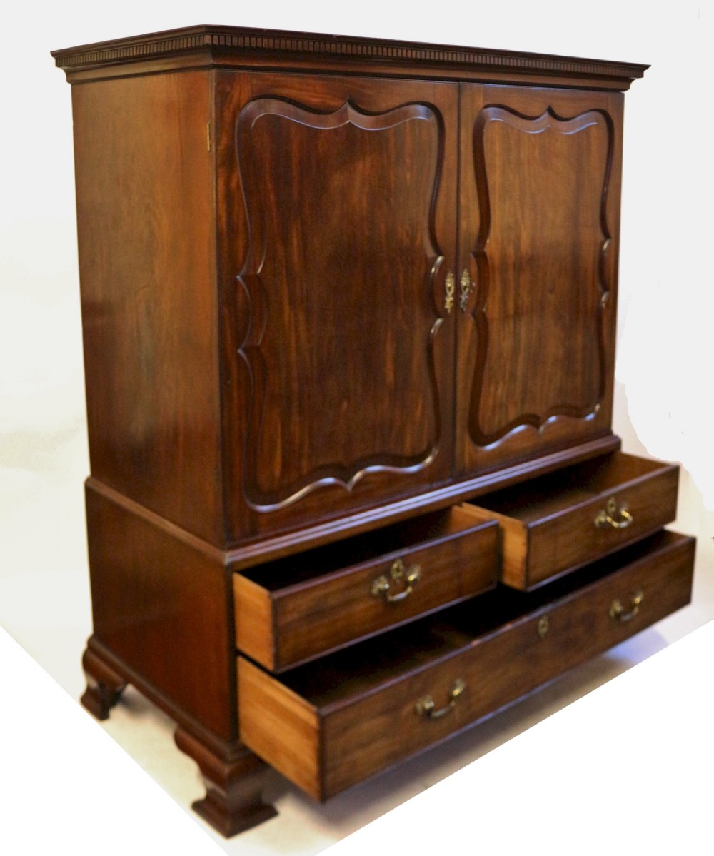 Fine Early George III Mahogany Linen Press View IV
