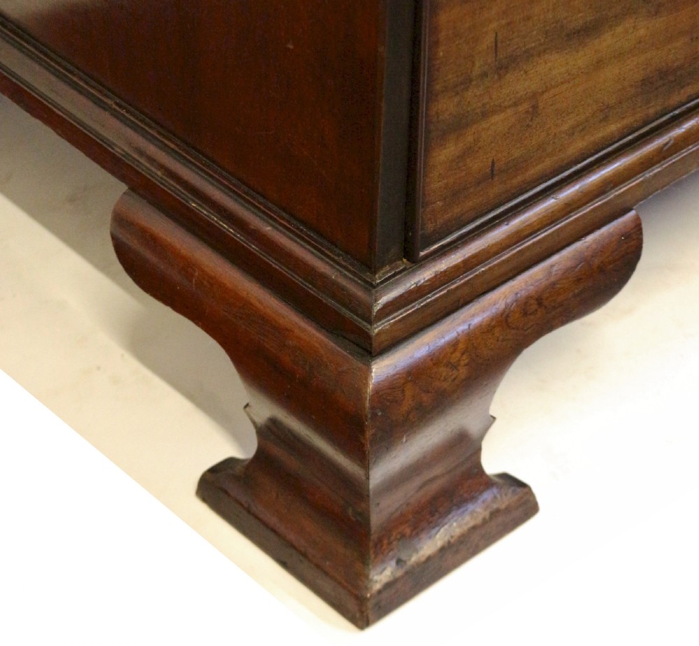 Fine Early George III Mahogany Linen Press View VII