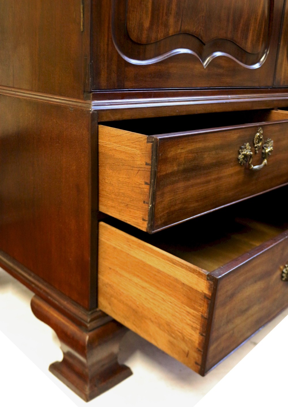 Fine Early George III Mahogany Linen Press View X