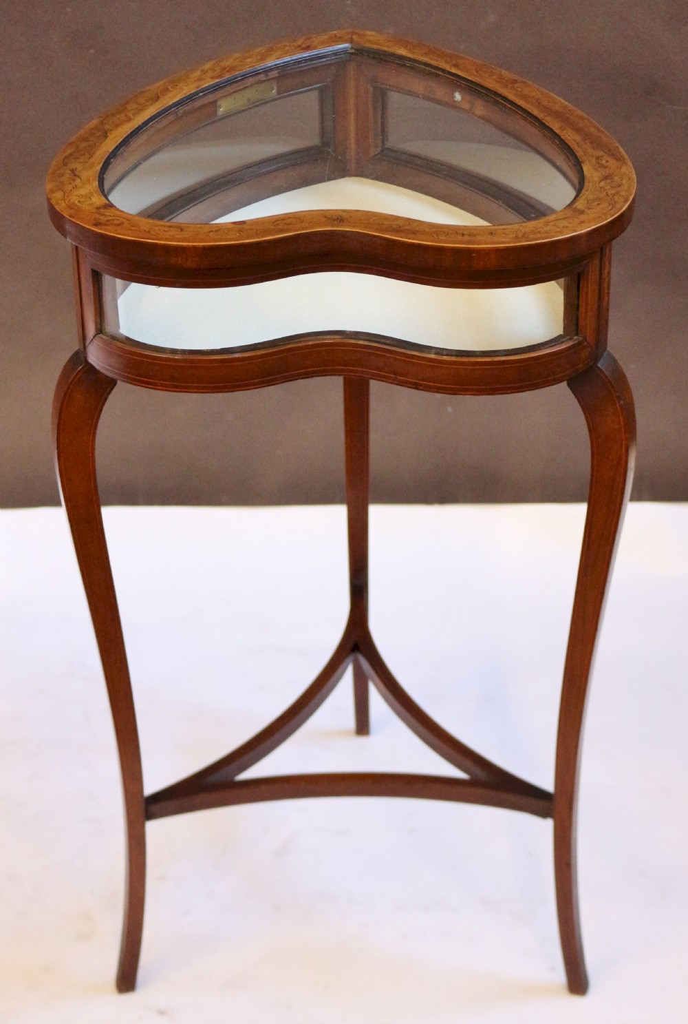 Edwardian Inlaid Mahogany Heart Shaped Bijouterie Table View III