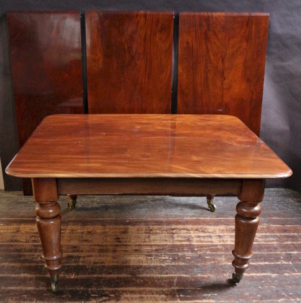 Early Victorian Mahogany Extending Dining Table having 3 Extra Leaves