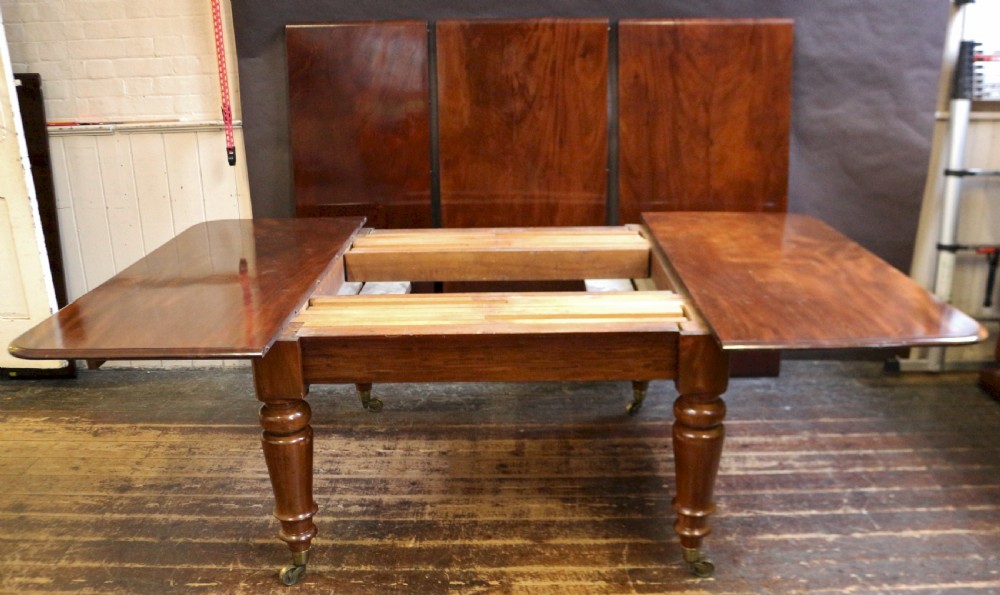 Early Victorian Mahogany Extending Dining Table having 3 Extra Leaves View II