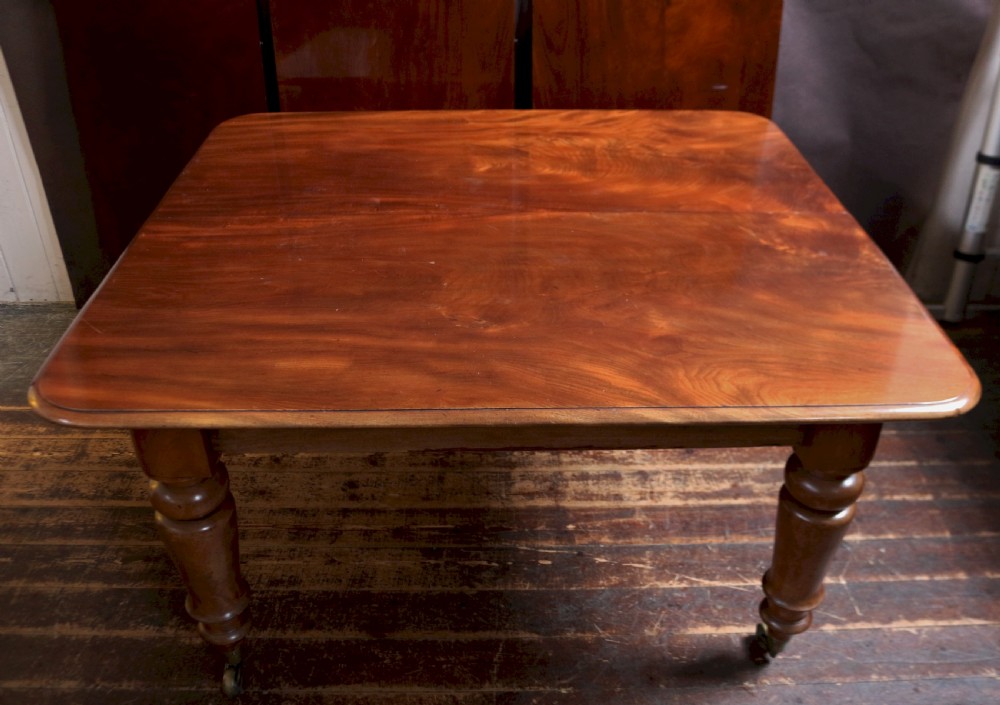 Early Victorian Mahogany Extending Dining Table having 3 Extra Leaves View III